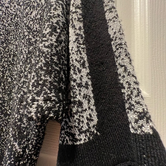 Women’s 2/4 sleeve shimmery cowl neck sweater very flattering size small - Picture 2 of 2